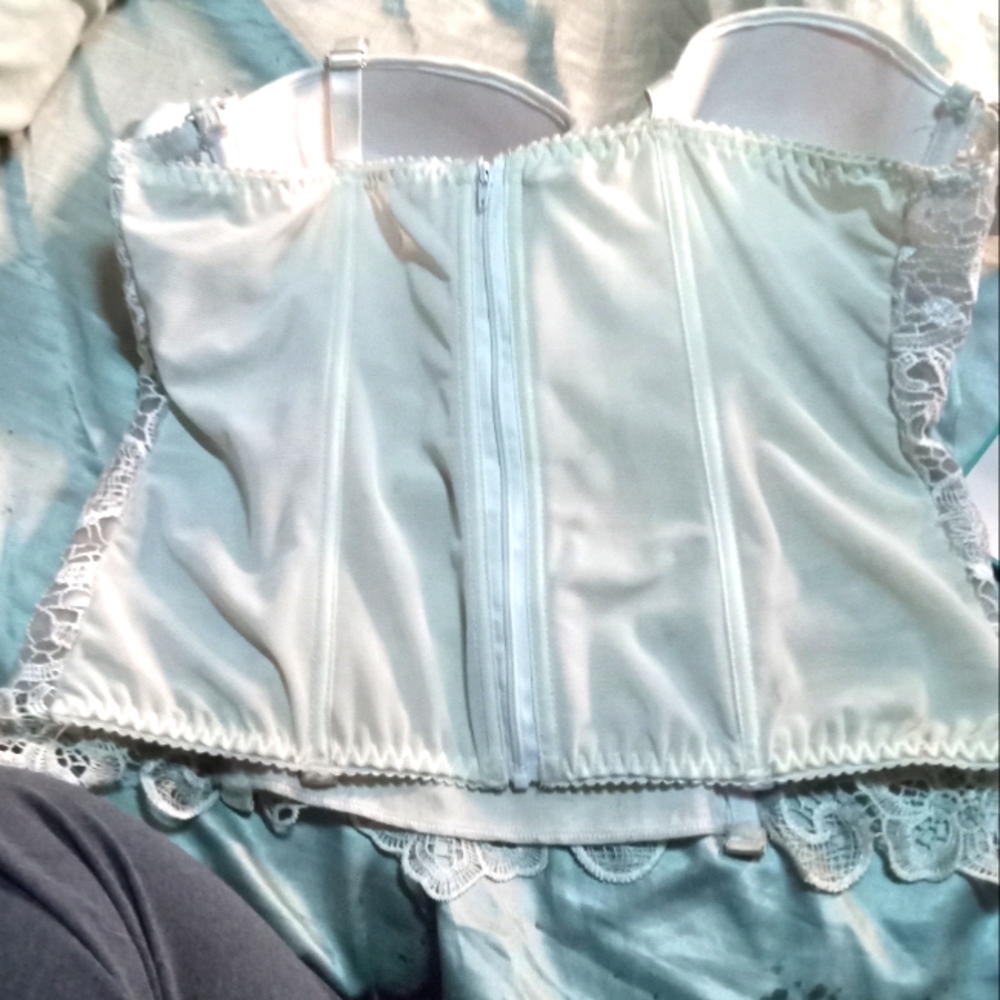Dreamgirl white lace Corset size 38